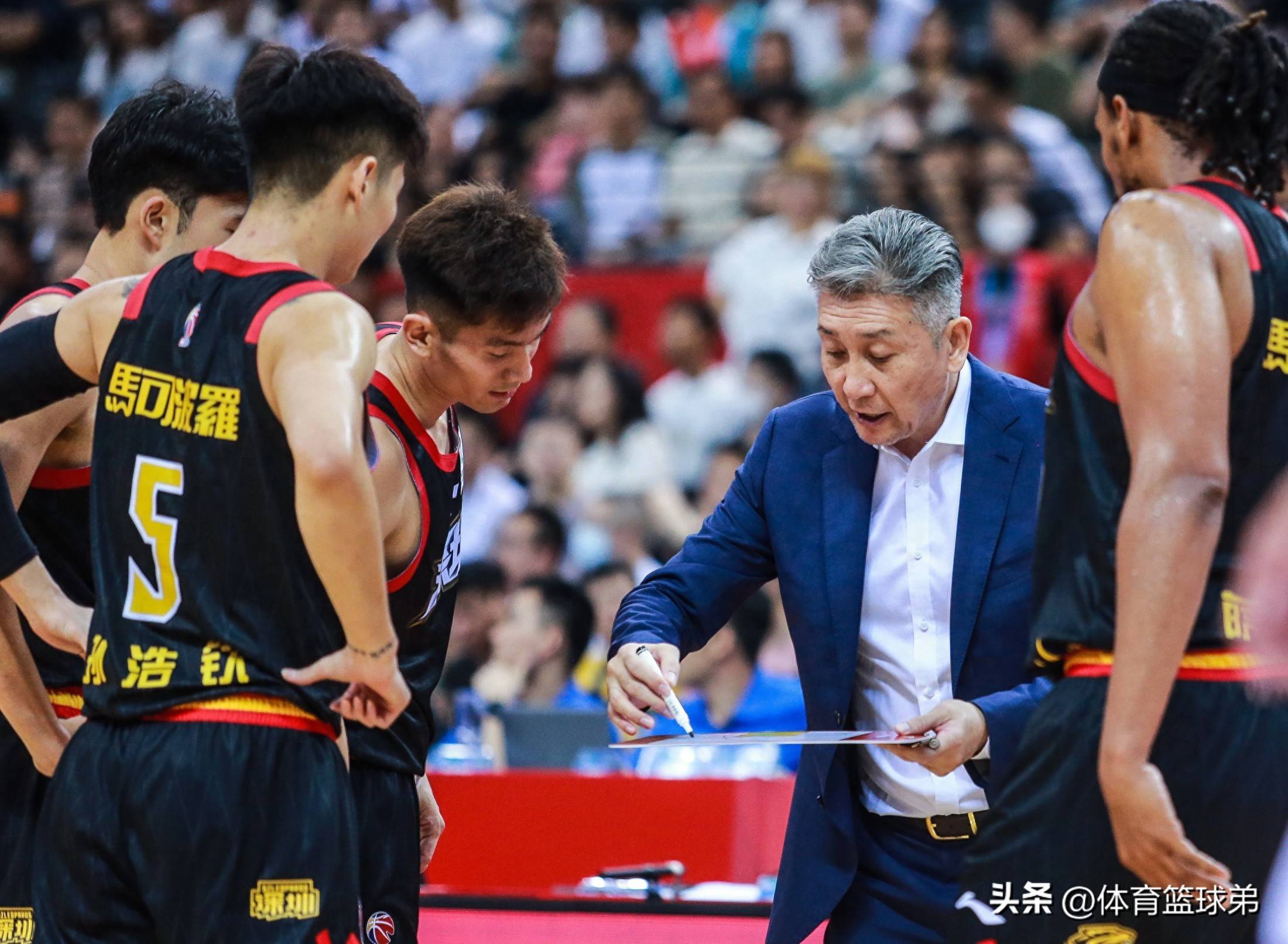 转会期足总杯焦点战;深圳男篮完成体检;更衣室稳定;控场能力受关注  转会期足总杯焦点战;深圳男篮完成体检;更衣室稳定;控场能力受关注